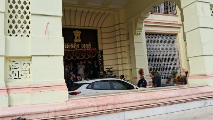 सदन की कार्यवाही शुरू, CM नीतीश पहुंचे विधानसभा