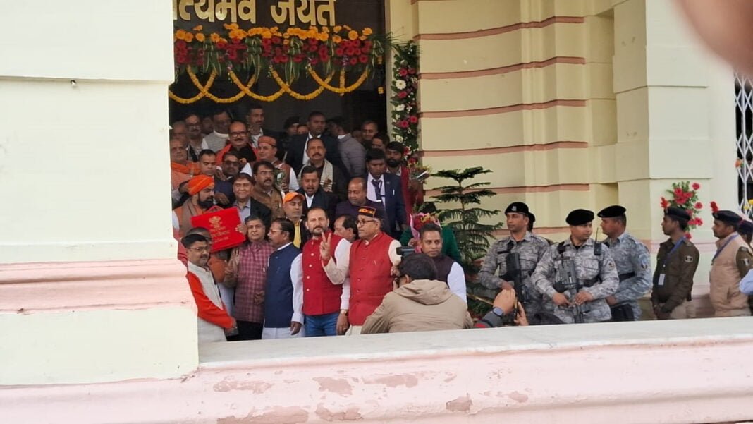 Breaking : बजट पेश करने के लिए विधानसभा पहुंचे सम्राट चौधरी