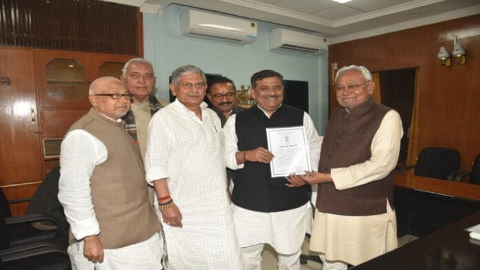 निर्वाचन का प्रमाण पत्र प्राप्त करने के बाद CM से मिले संजय झा