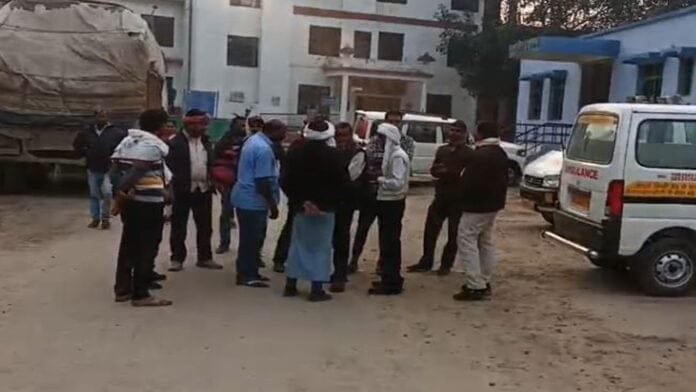 ट्रक के धक्के से एक बाइक सवार व्यापारी की मौत