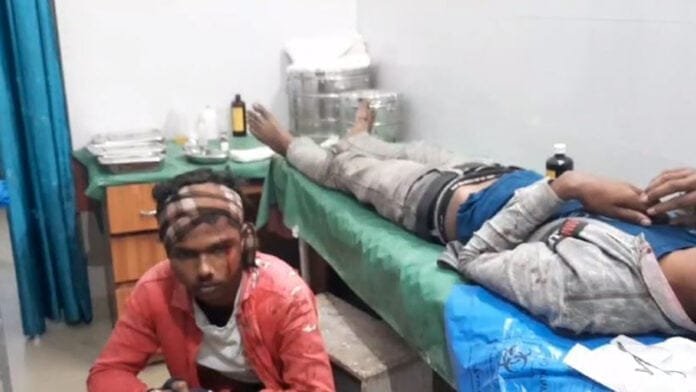 बस की टक्कर से बाइक सवार 3 मैट्रिक परीक्षार्थी घायल