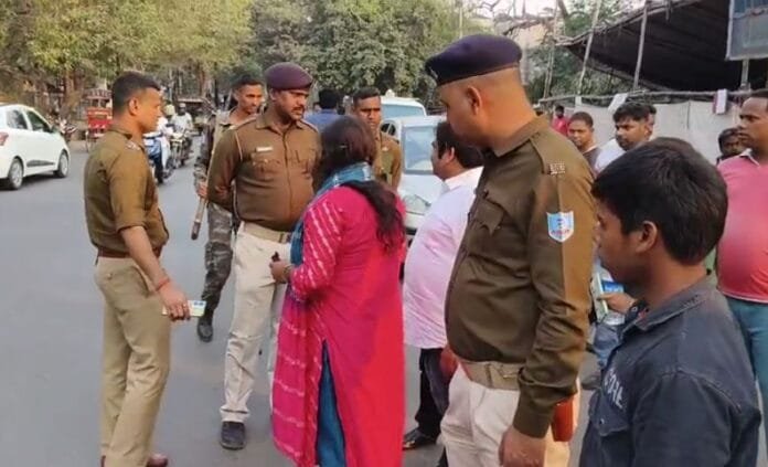 झपट्टामार गिरोह ने शादी के लिए रुपये ले जा रही युवती को बनाया निशाना