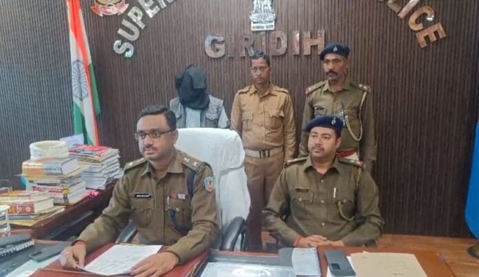 देसी कट्टा के साथ पुलिस ने अपराधी को किया गिरफ्तार