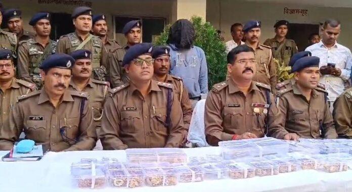 गढ़वा में रूप अलंकार ज्वेलर्स लूट मामले में पुलिस ने अपराधी को किया गिरफ्तार