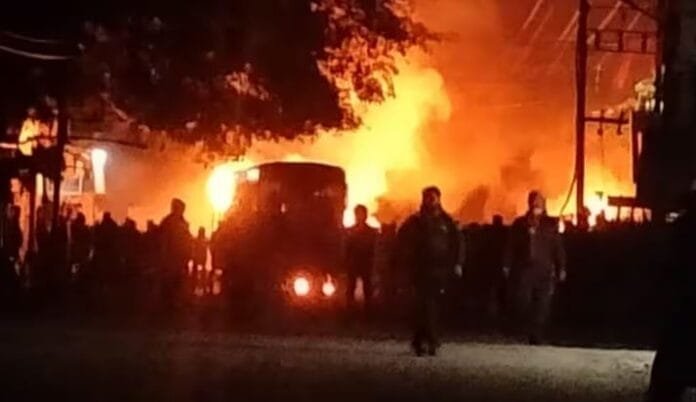 हल्द्वानी में भारी हिंसा के बाद उपद्रवियों को गोली मारने का आदेश