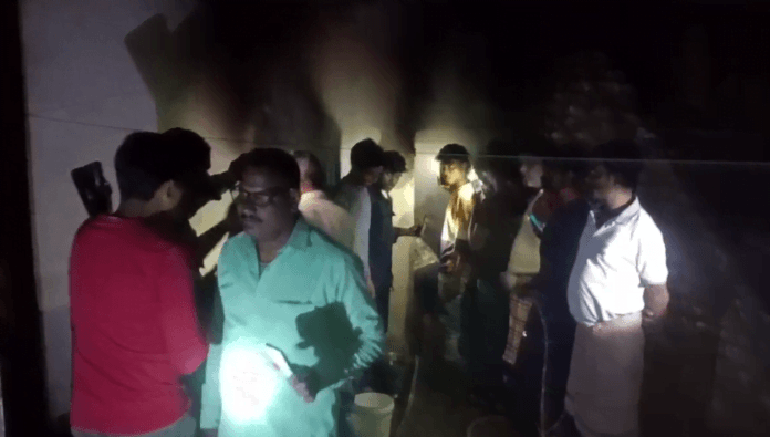 टीवी देखते अचानक लगी आग