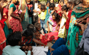 चलते-चलते अचानक पलटी गाड़ी, तीन लोगों की स्थिति गंभीर 2 22Scope News तीन लोगों की स्थिति गंभीर