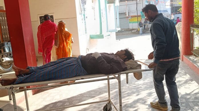 ...और अचानक अज्ञात लोगों ने चला दी गोली, बचने के लिए....