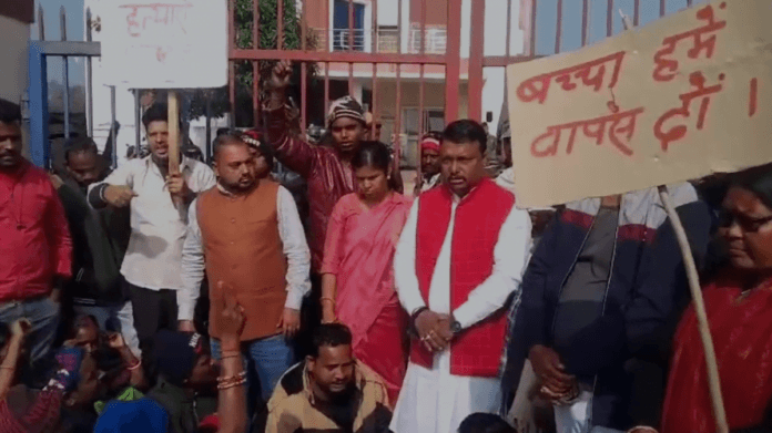 बच्चे का अपहरण 2 खेलते हुए बच्चे का अपहरण, ग्रामीणों ने थाना घेरा