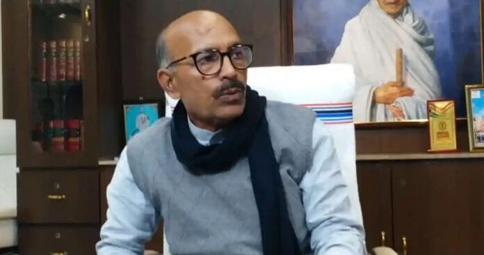 बजट सत्र को लेकर विधानसभा अध्यक्ष रवीन्द्र नाथ महतो ने की बैठक