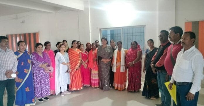 सिमडेगा में भाजपा ने स्वयं सहायता समूह की दीदियों को किया सम्मानित
