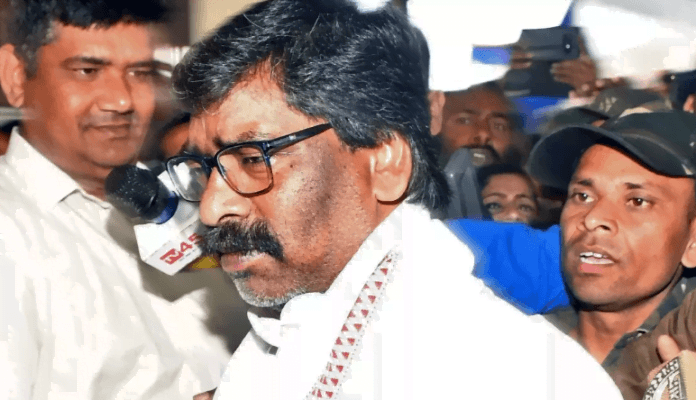 हेमंत सोरेन ईडी जांच:हेमंत सोरेन ने शोरूम में जाकर खुद पसंद किया था BMW कार का रंग