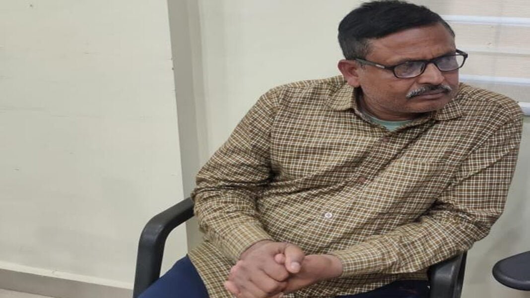 पुलिस अवर निरीक्षक घूस लेते गिरफ्तार