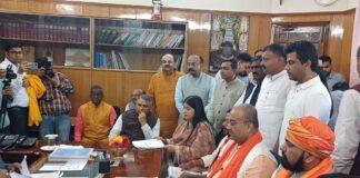 MLC पद के लिए BJP के उम्मीदवारों ने किया नामांकन