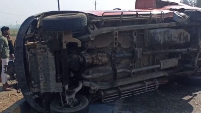 बच्चे की जान बची गाड़ी पलटी, ड्राइवर समेत कई कर्मी घायल