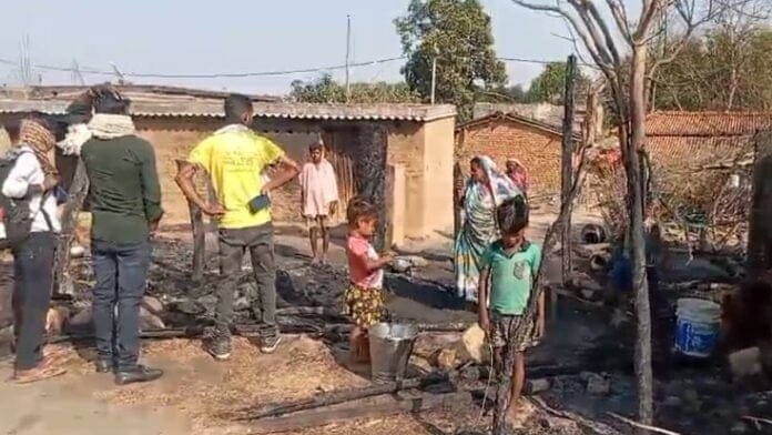 केड़िया के 2 घरों में लगी आग, झुलसकर एक बच्चे की मौत