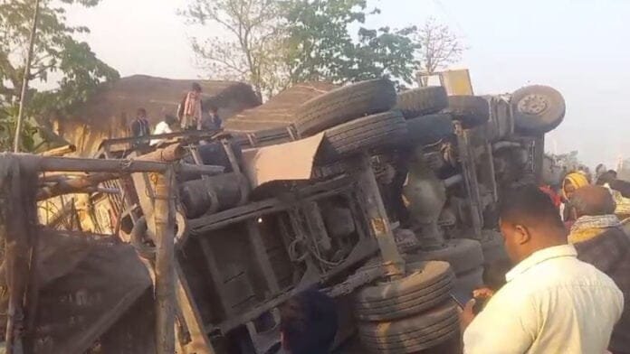 अनियंत्रित ट्रक घर में घूसा, एक लोगों की मौत