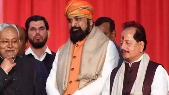 नीतीश संग बैठे सम्राट-विजय, किसका तय होगा राजनीतिक भविष्य