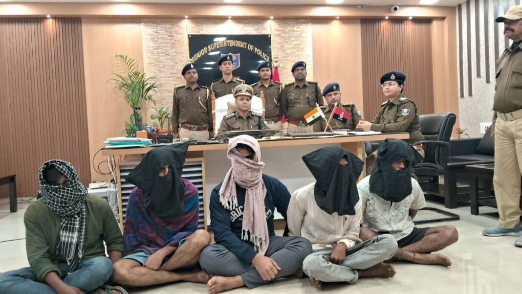 पुलिस की गिरफ्त में साइबर क्राइम करने वाले 5 अपराधी