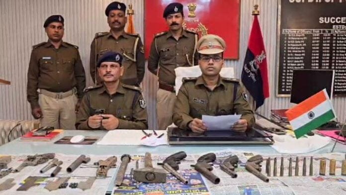 चुनाव से पहले पुलिस को बड़ी सफलता, मिनी गन फैक्ट्री का खुलासा