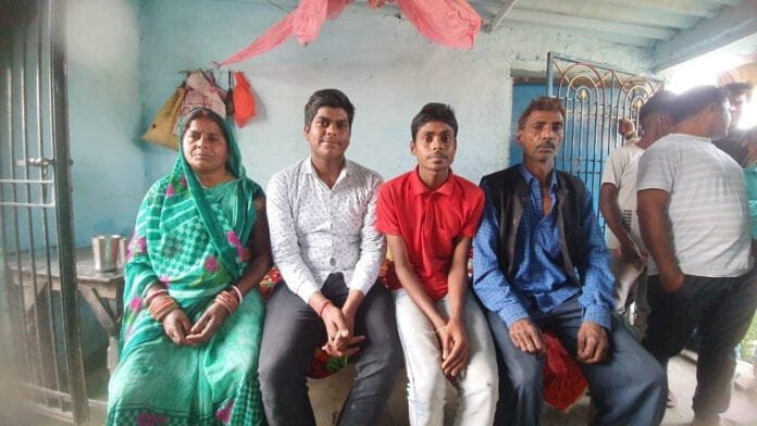 सब्जी बेचने वाले का बेटा बना थर्ड टॉपर