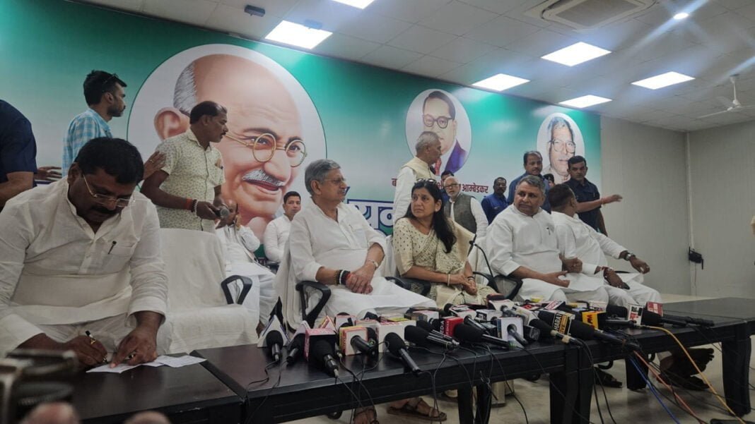 तीर निशाने पर लगाने आईं लवली आनंद