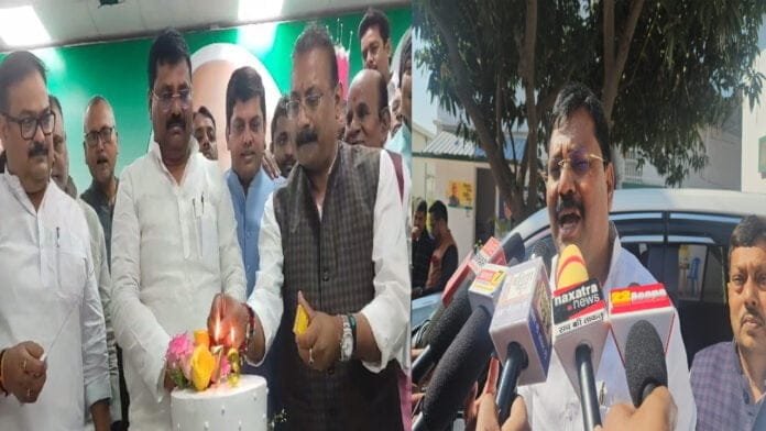 मुख्यमंत्री के जन्मदिन पर पार्टी नेताओं ने काटा केक