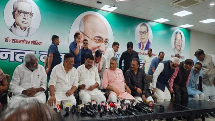 नीतीश संग विजय लक्ष्मी, ली सदस्यता