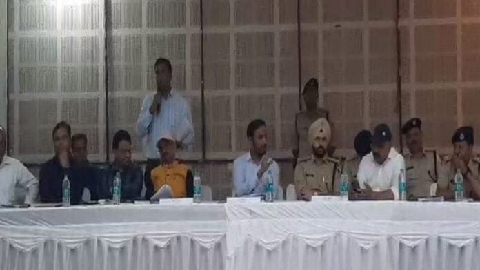आदर्श आचार संहिता व होली के लेकर DM ने की अधिकारियों के साथ की बैठक
