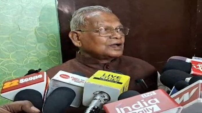 पारस ने दिया मंत्री पद से इस्तीफा तो मांझी ने कहा- वे कभी नहीं थे NDA के वफादार सिपाही