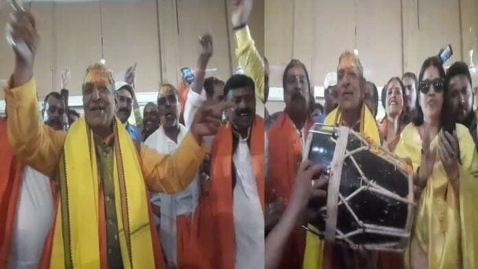 होली की धूम, ढोल बचाते दिखे नंदकिशोर यादव