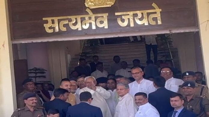Breaking : MLC का सर्टिफिकेट लेने विधानसभा पहुंचे नीतीश