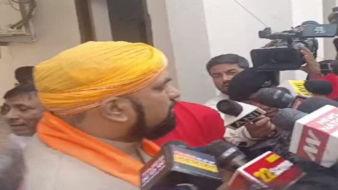 नाराज मांझी को मनाने पहुंचे सम्राट