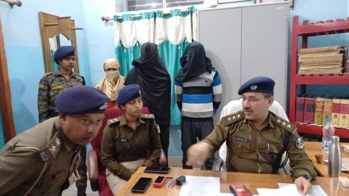 डुमरांव एसडीपीओ आफाक अख्तर अंसारी ने मामले में प्रेस वार्ता कर जानकारी दी