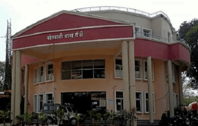 दिनदहाड़े चलती ऑटो से लूट लिए इतने रुपए....