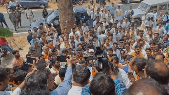 खूंटी में केंद्रीय मंत्री अर्जुन मुंडा ने बीजेपी के चुनाव कार्यालय का किया उद्घाटन....