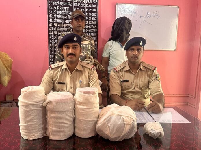 गोड्डा से भारी मात्रा में मिला गांजा, तस्कर हुआ.....