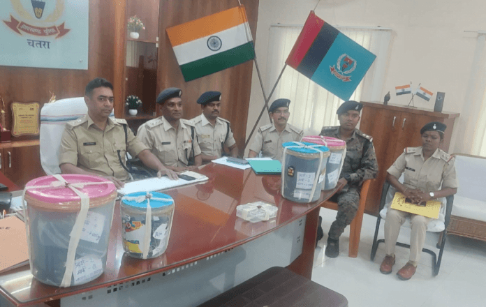 चतरा से अफीम की बड़ी खेप धराया, दो तस्कर के साथ......