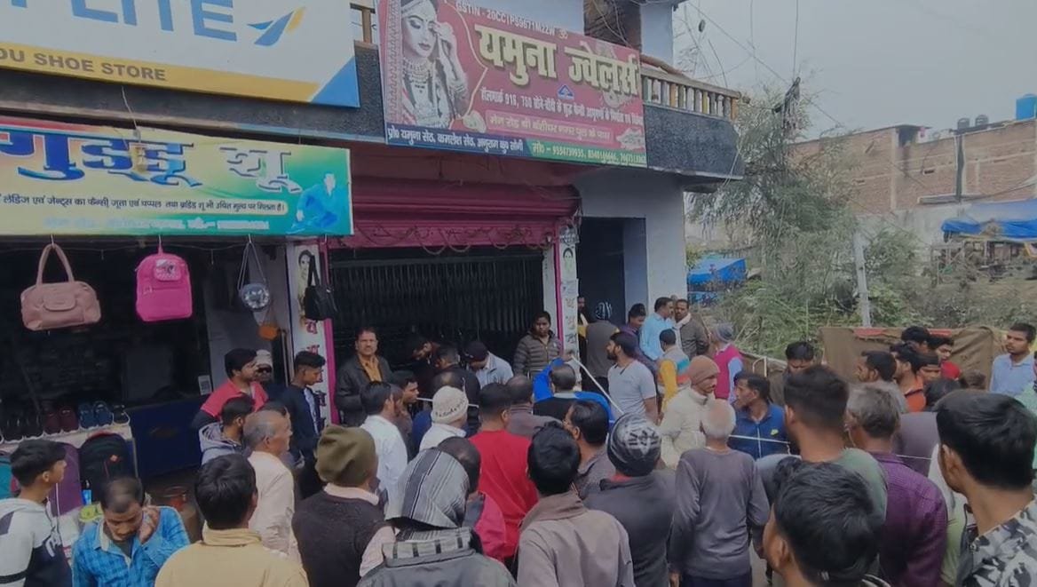 रात के अंधेरे में कैसे हुई चोरी 10 लाख की चोरी....