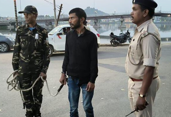 रंगदारी रांची में नायक गैंग का सरगना धराया, आरोपी को बीच सड़क.......