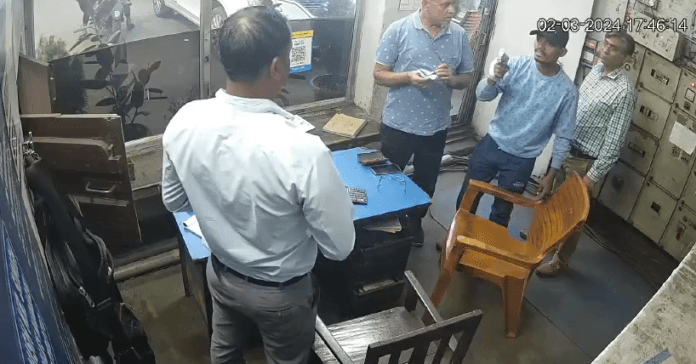 पिस्टल तान मांगी रंगदारी, नहीं देने पर.....