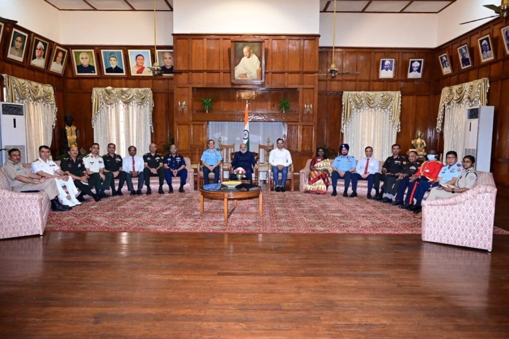 राज्यपाल सी.पी. राधाकृष्णन ने राष्ट्रीय रक्षा महाविद्यालय के सदस्यों के साथ किया संवाद | 22Scope News राज्यपाल ने राष्ट्रीय रक्षा महाविद्यालय के सदस्यों के साथ किया संवाद