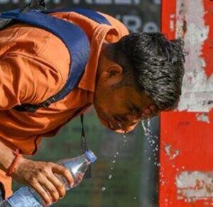 Jharkhand Weather Update 01-05-2024: आज रांची समेत 7 जिलों में हीटवेव का येलो अलर्ट और 10 जिलों में भीषण हीटवेव की चेतावनी 3 22Scope News Jharkhand में बुधवार को भी हीटवेव वाले जिलों में दिन के 11 बजे अपराह्न 3 बजे तक धूप में बाहर निकलने से बचने की Weather विभाग ने एडवाइजरी जारी की है।