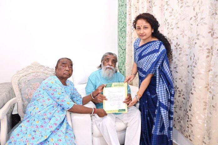 Gandey by-election नामांकन से पहले गुरुजी से मिली कल्पना सोरेन