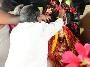 अर्जुन मुंडा ने सुप्रसिद्ध दिउड़ी मंदिर में पूजा-अर्चना की