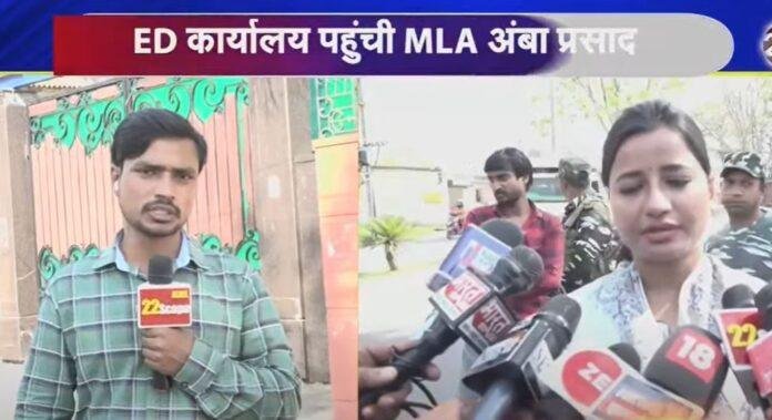 आधे घंटे इंतजार के बाद अंबा पहुंची यदि कार्यालय के अंदर