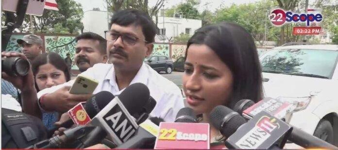 ईडी कार्यलय पहुंची अंबा.......