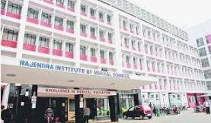 रिम्स में कैदी की सुरक्षा में तैनात एक जवान भी फरार