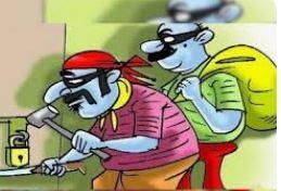 नगदी समेत पांच लाख के समान की चोरी