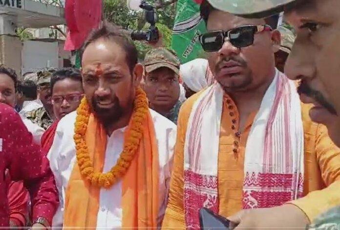 जमशेदपुर लोकसभा सीट से भाजपा प्रत्याशी विद्युत वरण महतो नें आज नामांकन कर दिया है